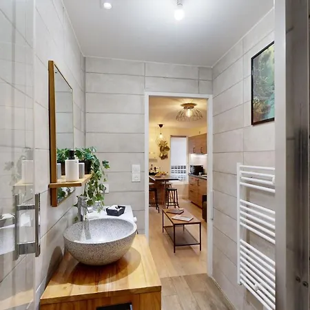 Expat Renting - L'evasion - Saint Michel - Metro アパート