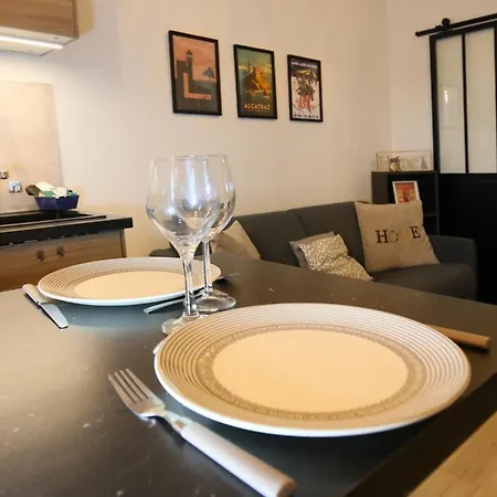 Expat Renting - L'evasion - Saint Michel - Metro アパート *