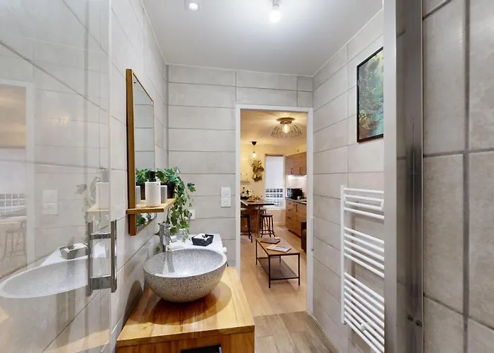 Expat Renting - L'evasion - Saint Michel - Metro דירה